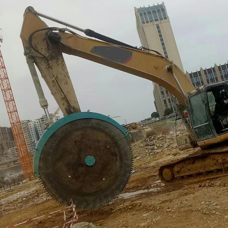 中拓挖掘机带锯片岩石锯 挖机锯石机 改装矿山大型圆盘锯