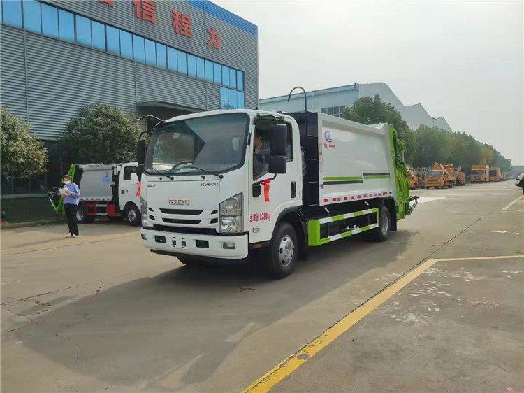 国六五十铃压缩垃圾车 带密封盖 容积8立方7吨垃圾 环卫车生产厂家