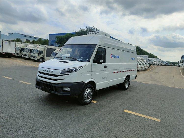 依维柯长轴版大空间重载版冷藏车 8.5方容积 5吨载货量