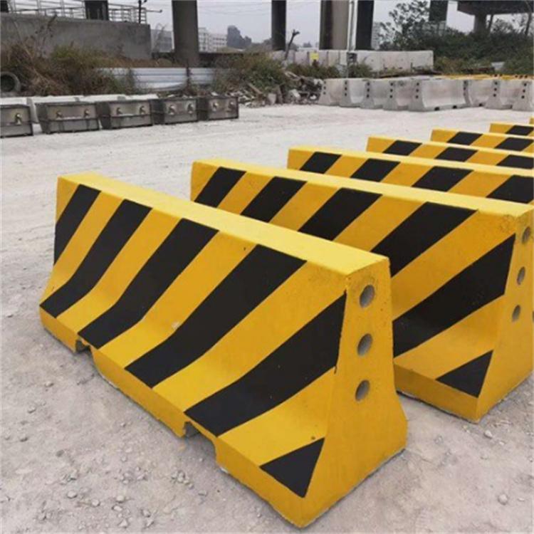 天恒博达水泥墩 隔离墩 道路围栏 厂家 水泥隔离墩