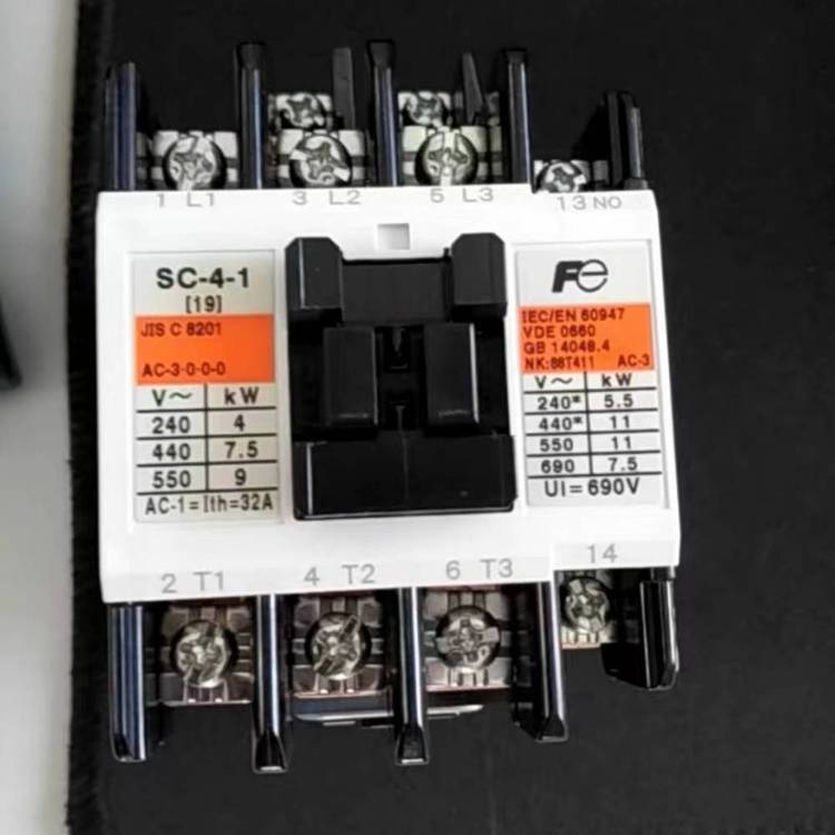 富士交流接触器SC-4-0 电压AC110V 220V 尺寸 /G DC24V