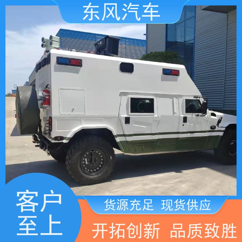 东风四驱越野车 乌尼莫克指挥车 超强的涉水能力 可靠的移动通信系统