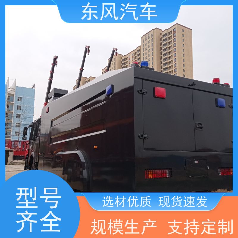 东风四驱越野车 乌尼莫克救险车 超大离地间隙 可靠的移动通信系统