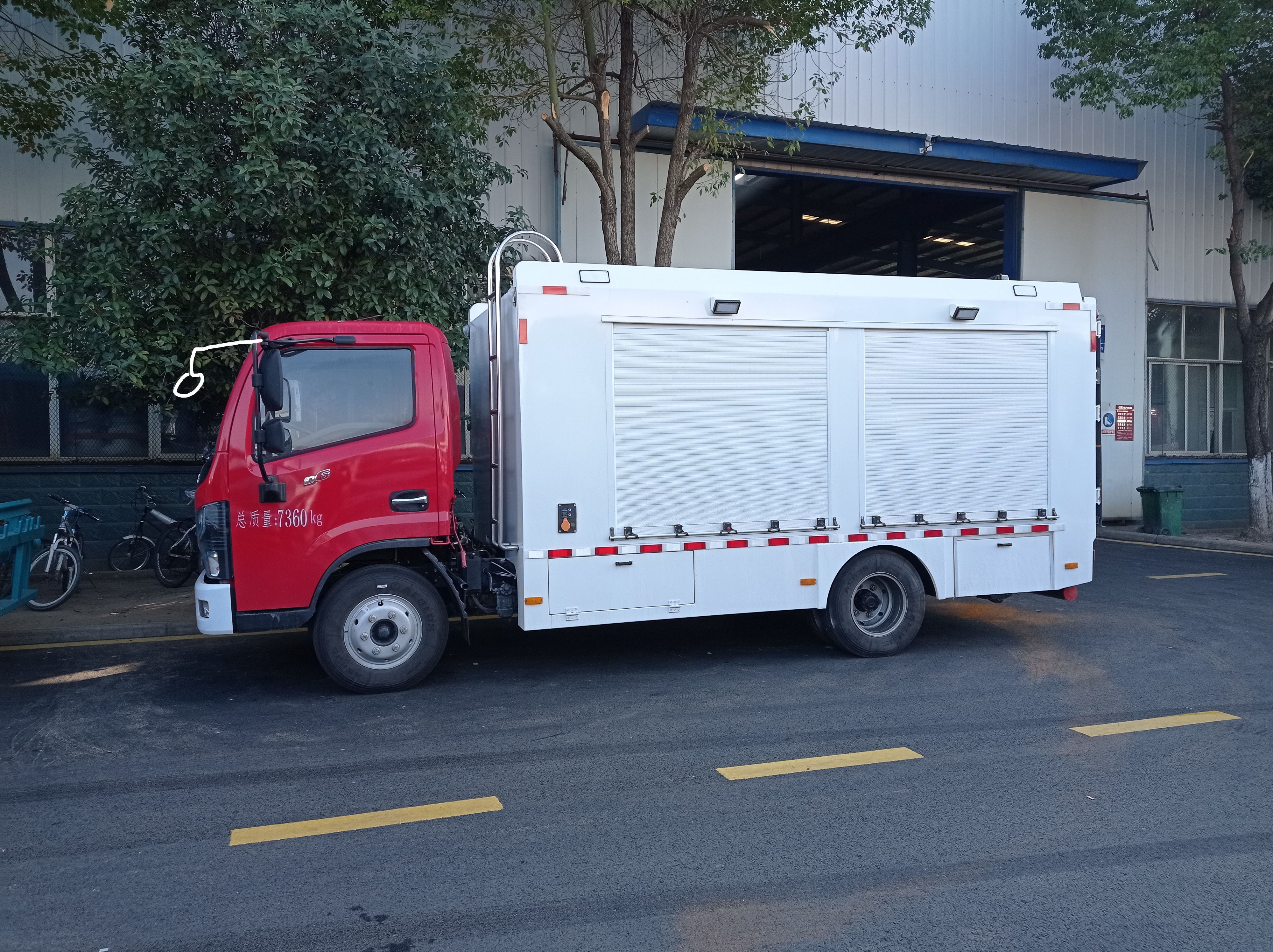 程力 淋浴消防车 水泡联用灭火效率高 罐体容积，水源充足