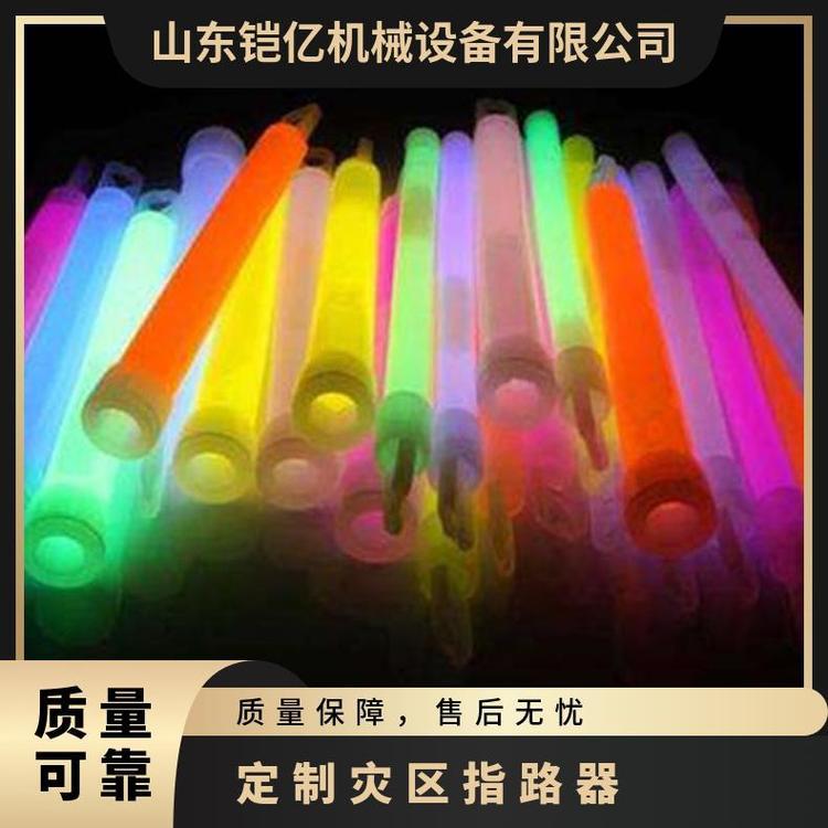 荧光型灾区方位指路器主要由三种物质组成内部溶液传递光束