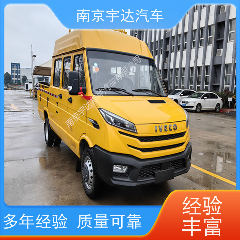 依维柯工程车 管网抢修车 道路养护车 9座国六排放