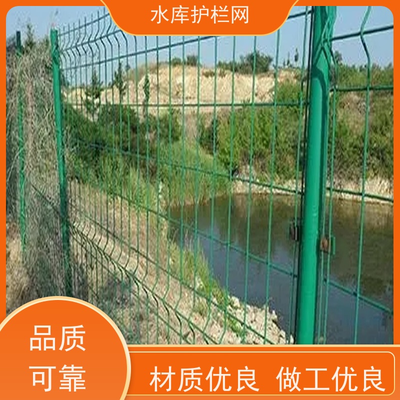池塘水库围网镀锌铁丝网水源地防护网河道围栏网