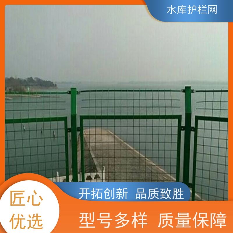 鱼塘护栏围网镀锌铁丝网水库封闭安全防护网防攀爬隔离网