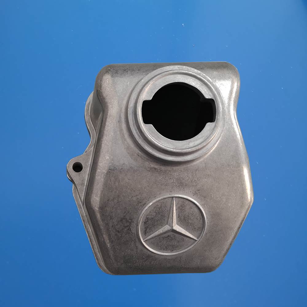 奔驰泵车配件 奔驰3341泵车气门室盖 奔驰原厂配件