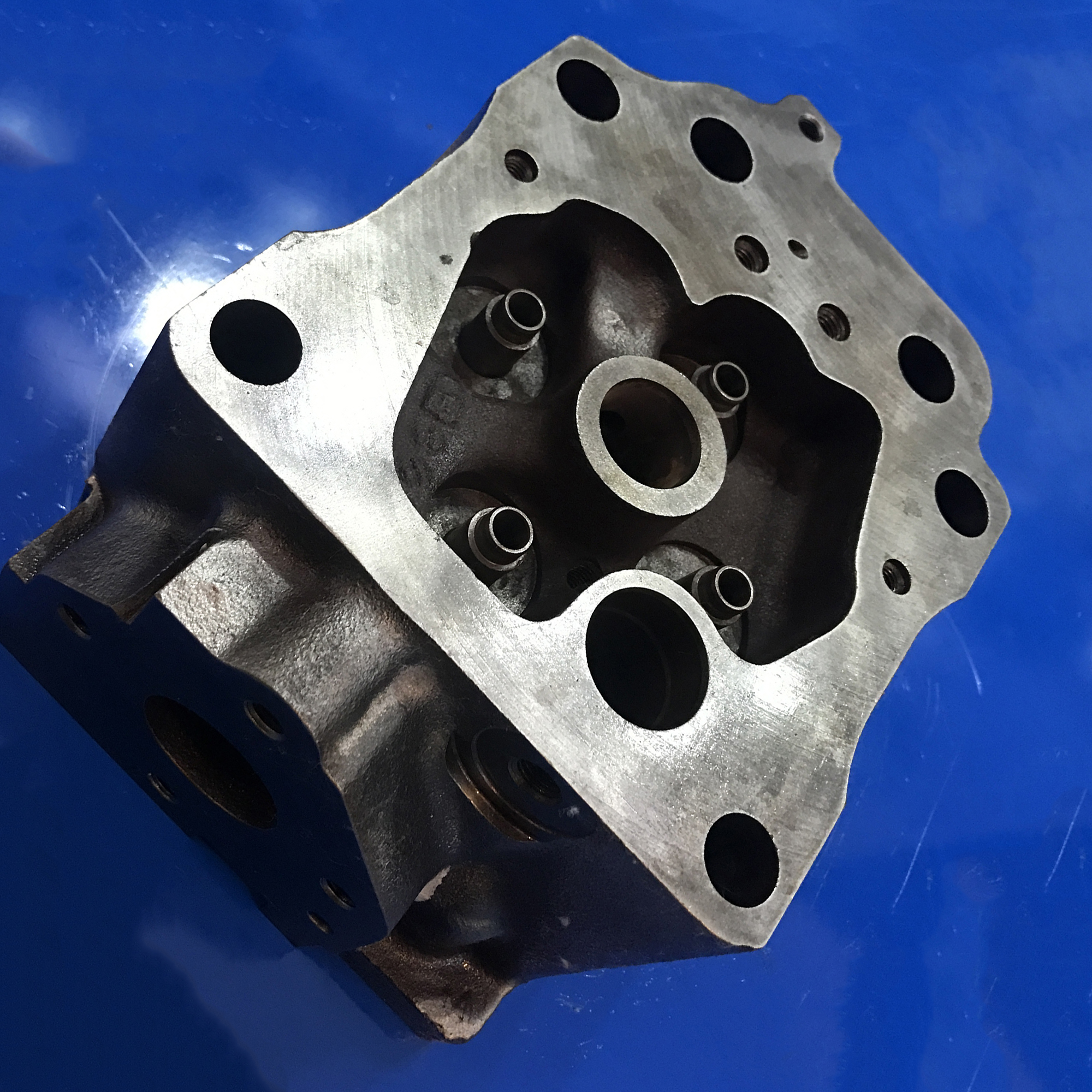 长春泵车配件 奔驰泵车发动机缸盖 欧三 A5410108620