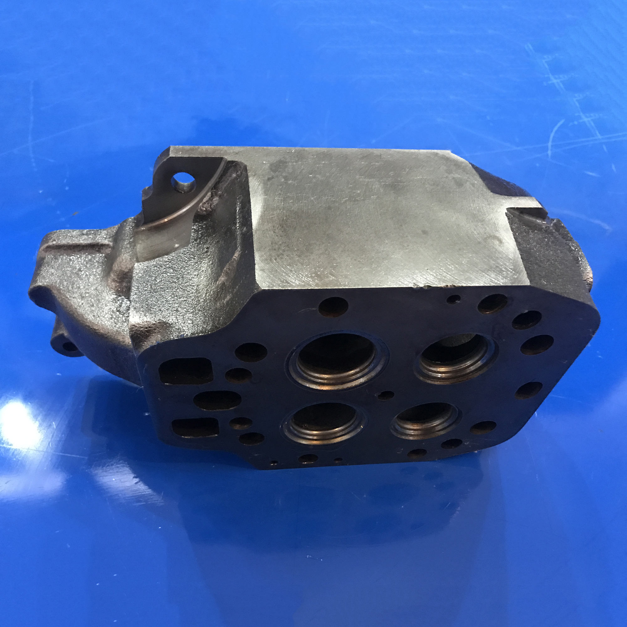 佛山泵车配件 奔驰泵车发动机缸盖 