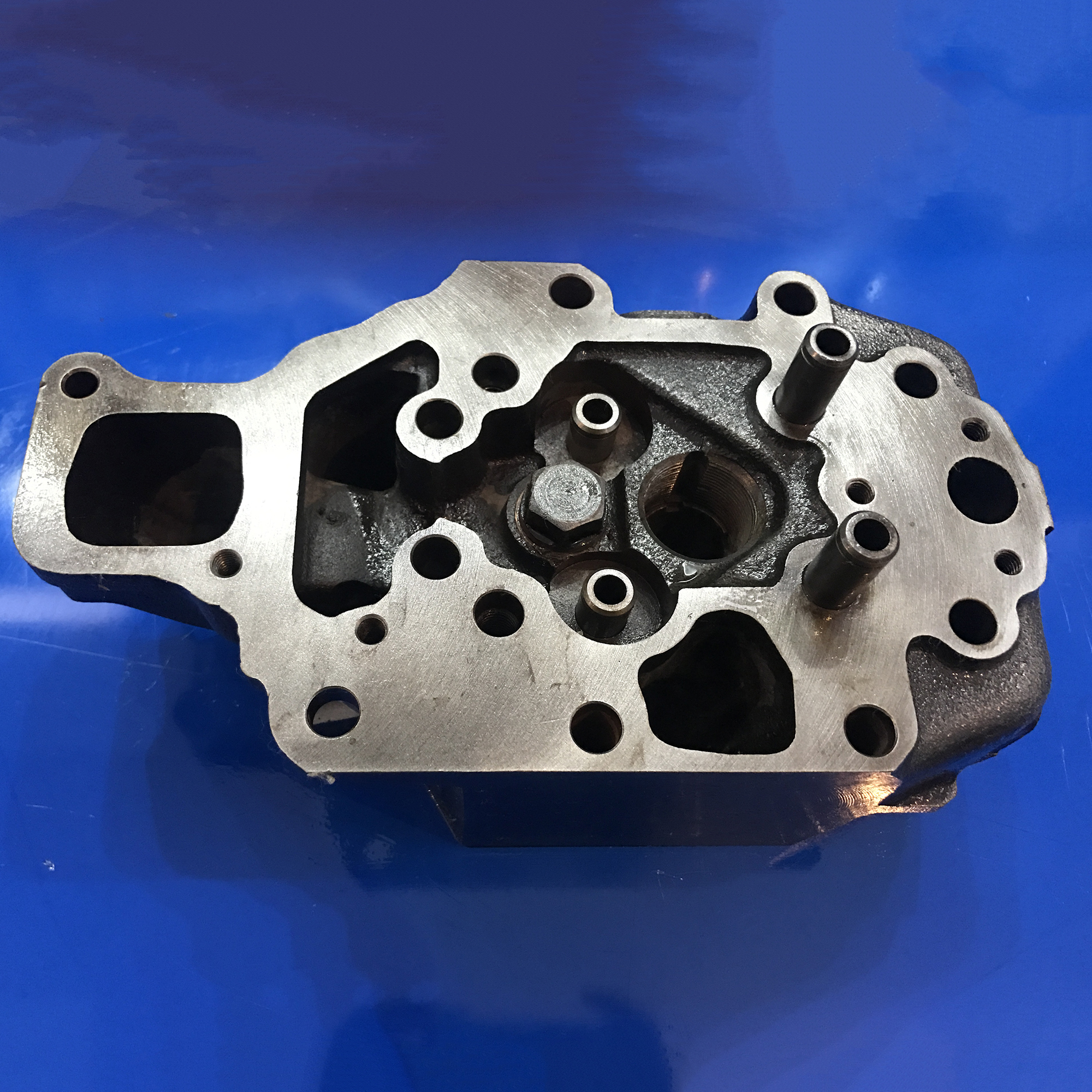 中联奔驰泵车配件 奔驰泵车发动机OM355缸盖 奔驰泵车发动机配件