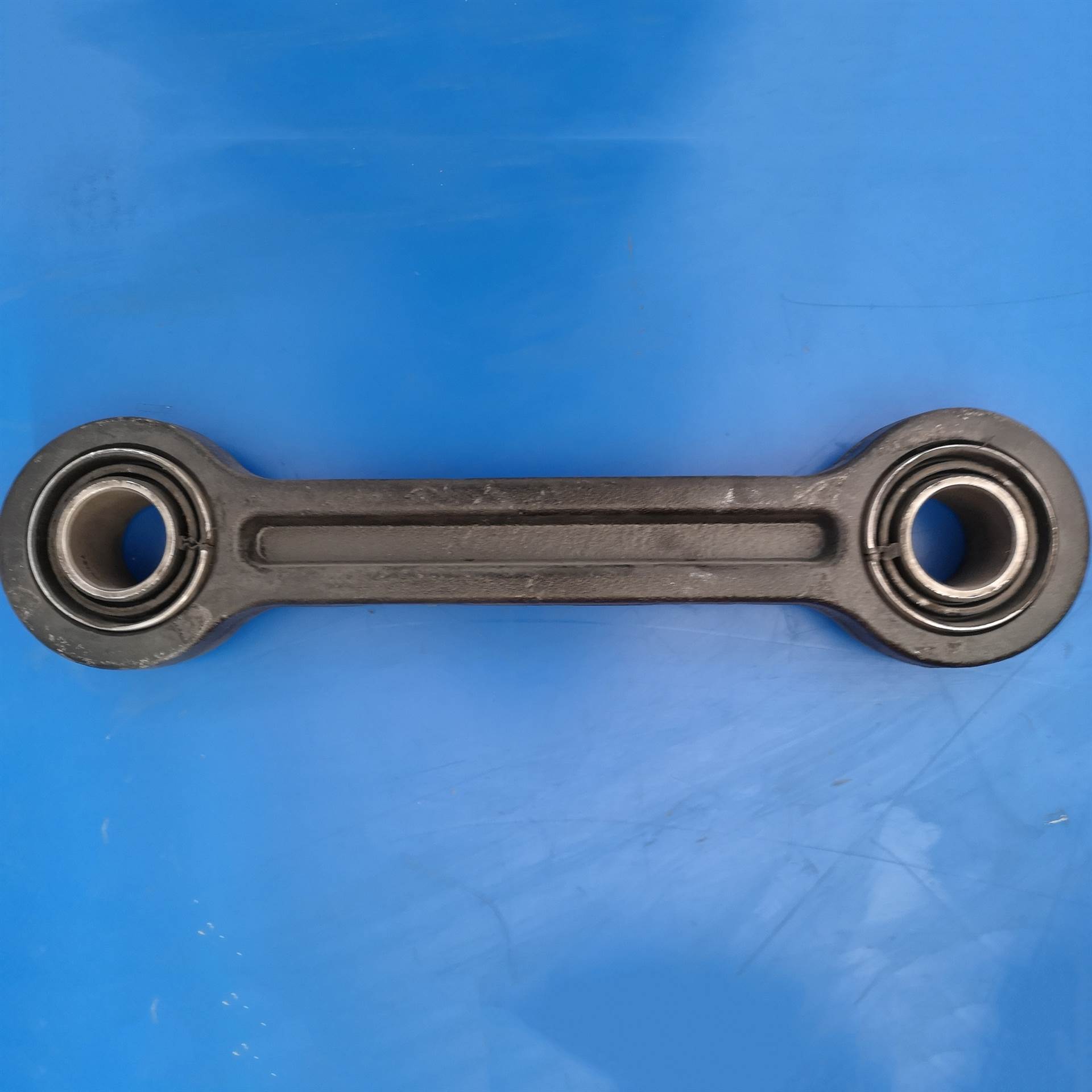 咸阳奔驰卡车配件 奔驰卡车后桥稳定杆支架 