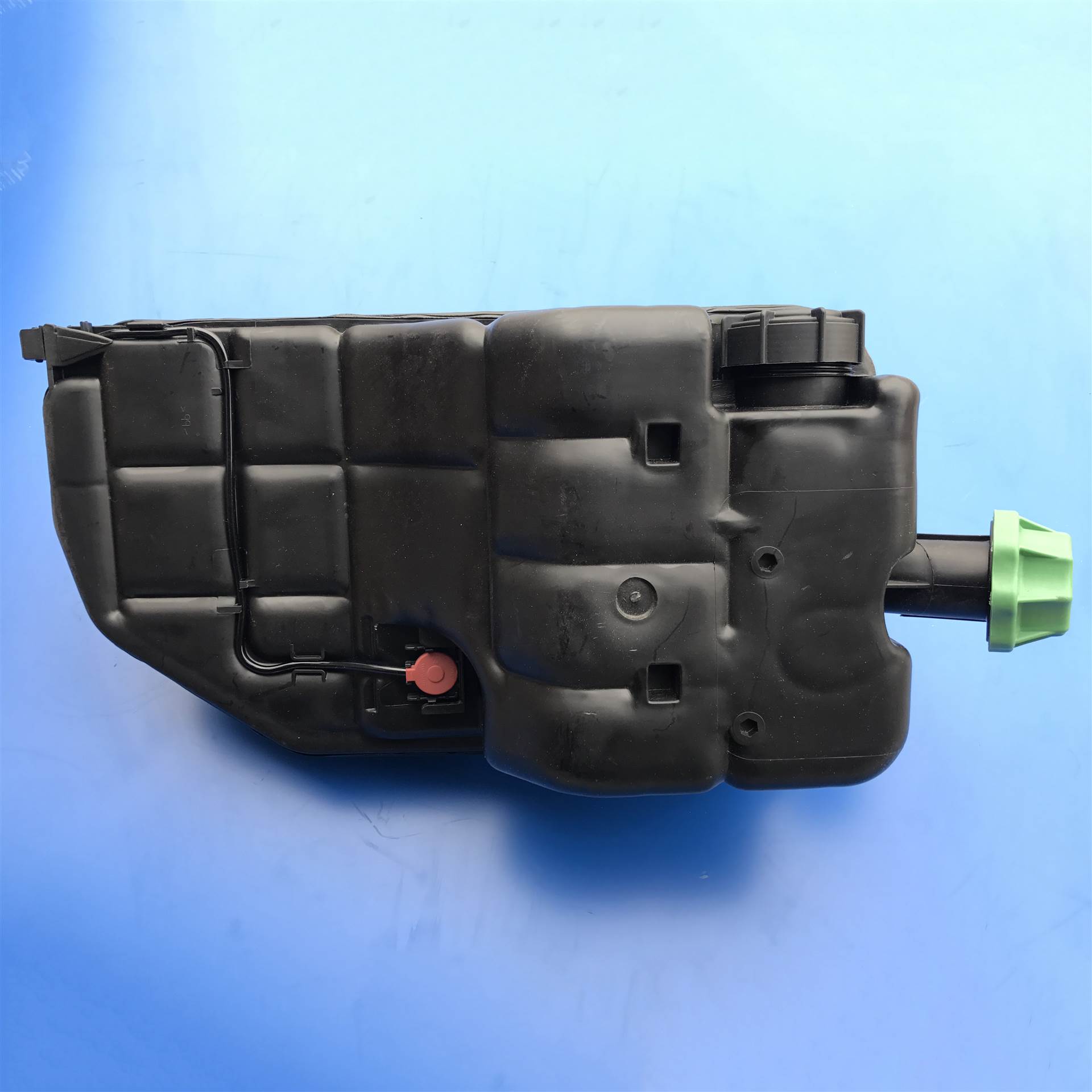 中联奔驰泵车配件 奔驰泵车副水箱 奔驰泵车原厂配件