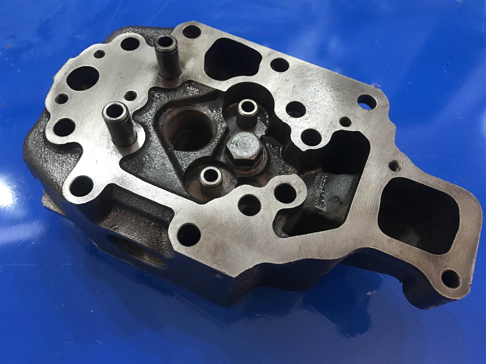 南京泵车配件 南京奔驰泵车发动机缸盖