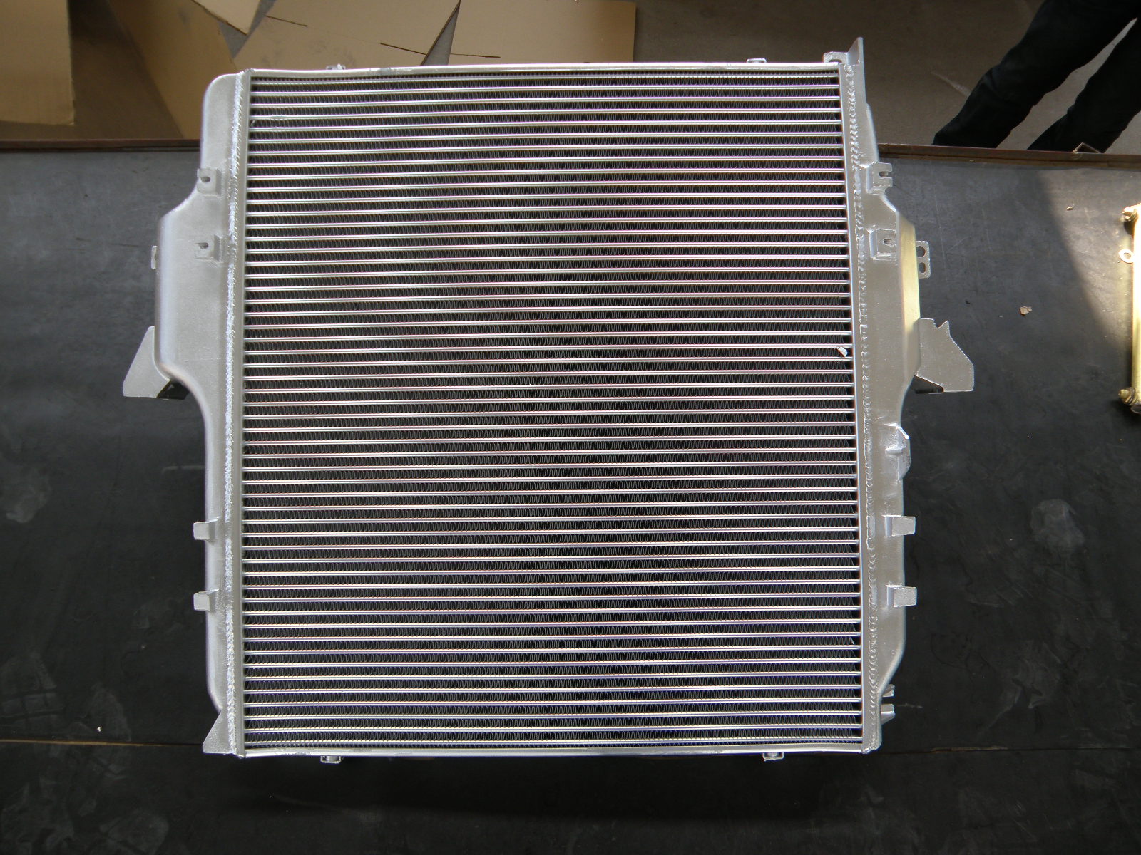 广东奔驰卡车配件 奔驰卡车中冷器 奔驰卡车配件经销商