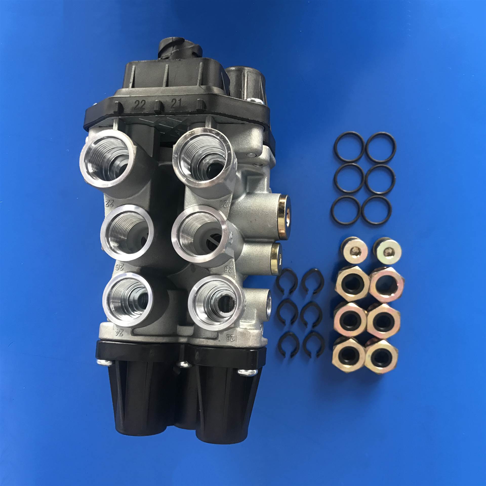 重庆泵车配件 重庆奔驰泵车四通阀