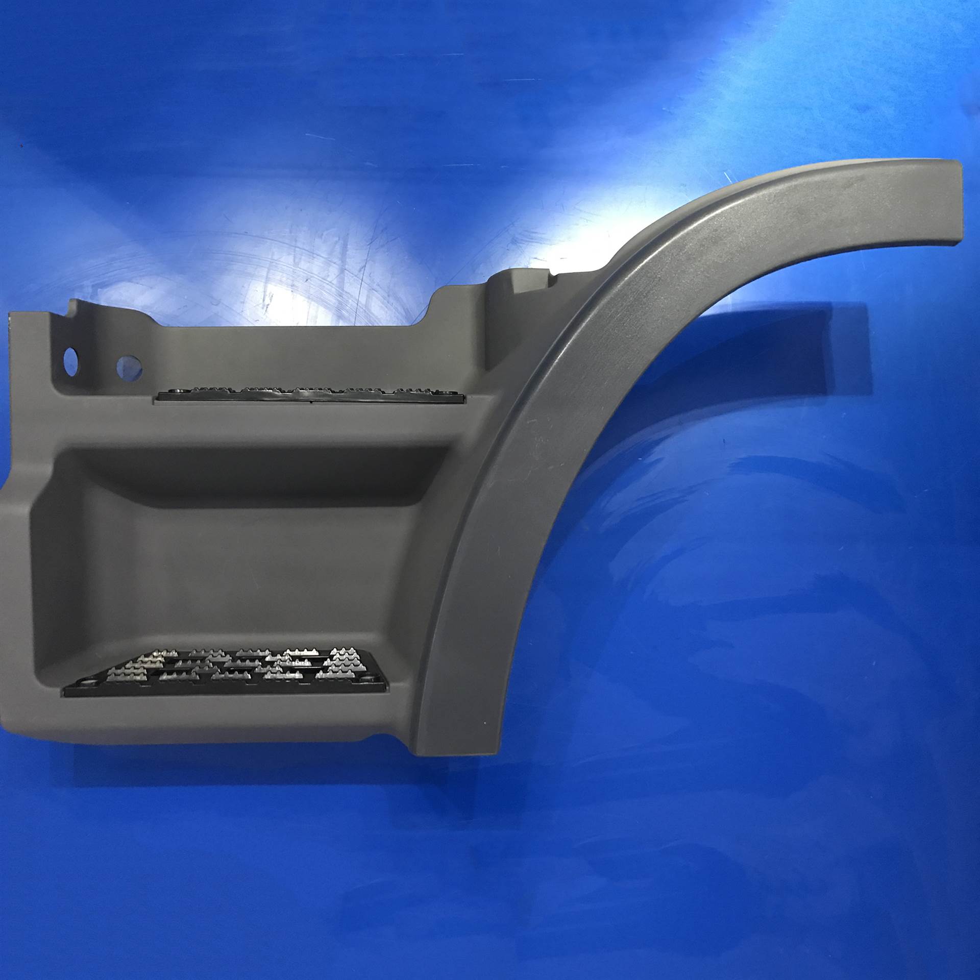 奔驰卡车叶子板总成 奔驰卡车前车轮脚踏板 原厂配件