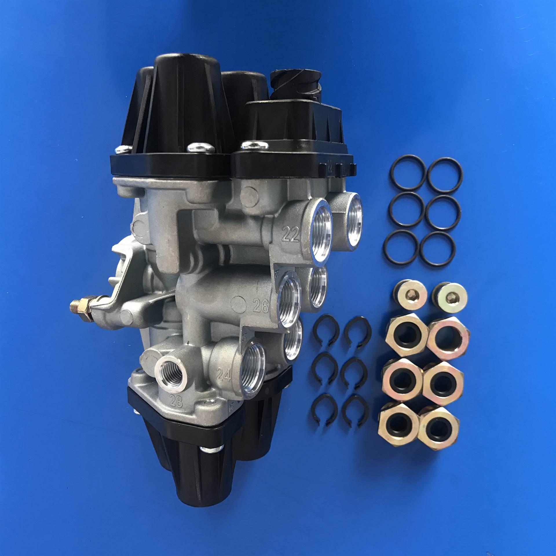 奔驰消防车配件 奔驰消防车四通阀 德国奔驰消防车配件