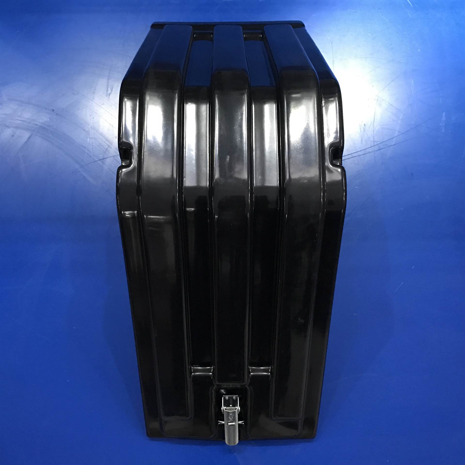 奔驰3341泵车配件 奔驰泵车电瓶盖 奔驰泵车原厂配件