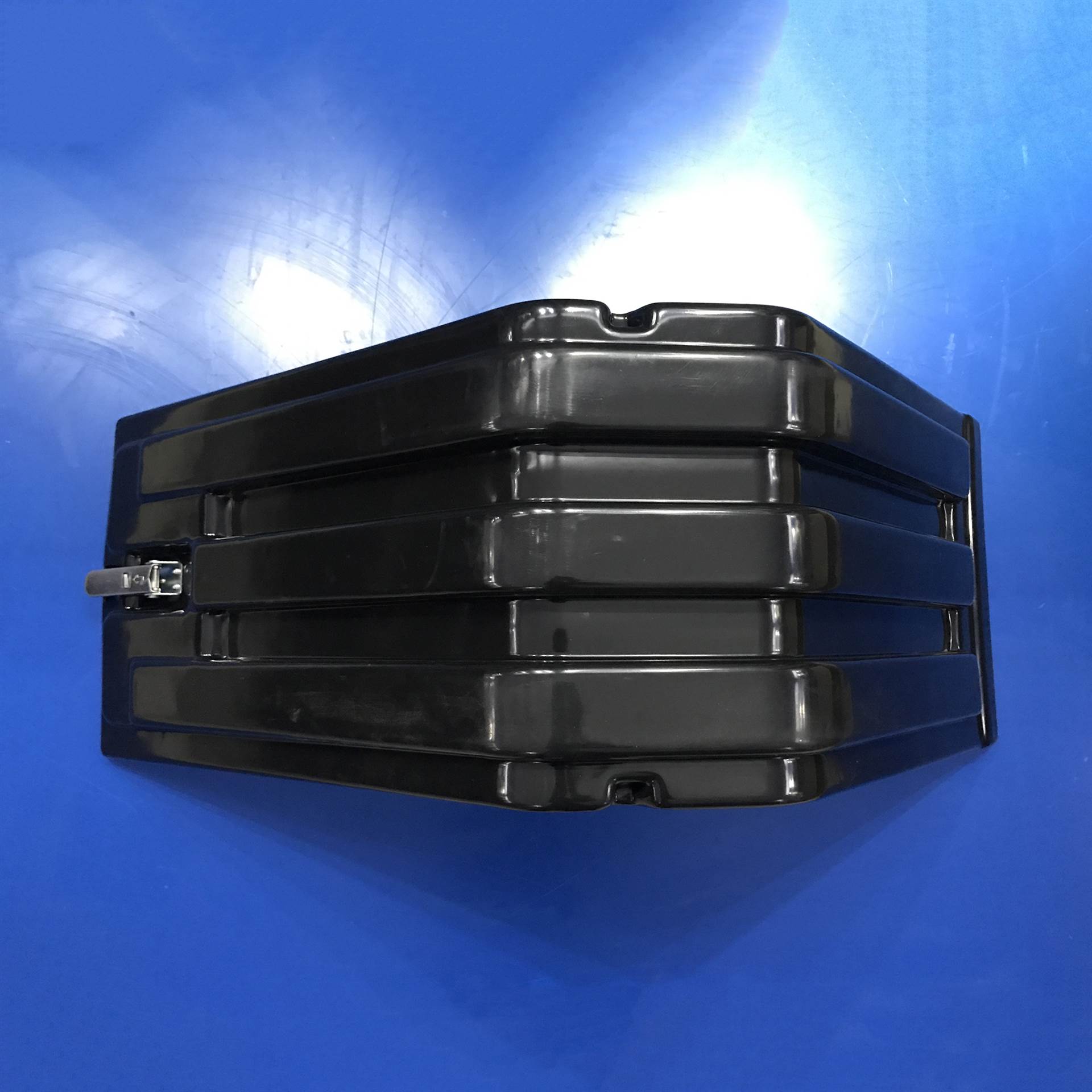 奔驰4141泵车配件 奔驰泵车电瓶盖 奔驰泵车原厂配件