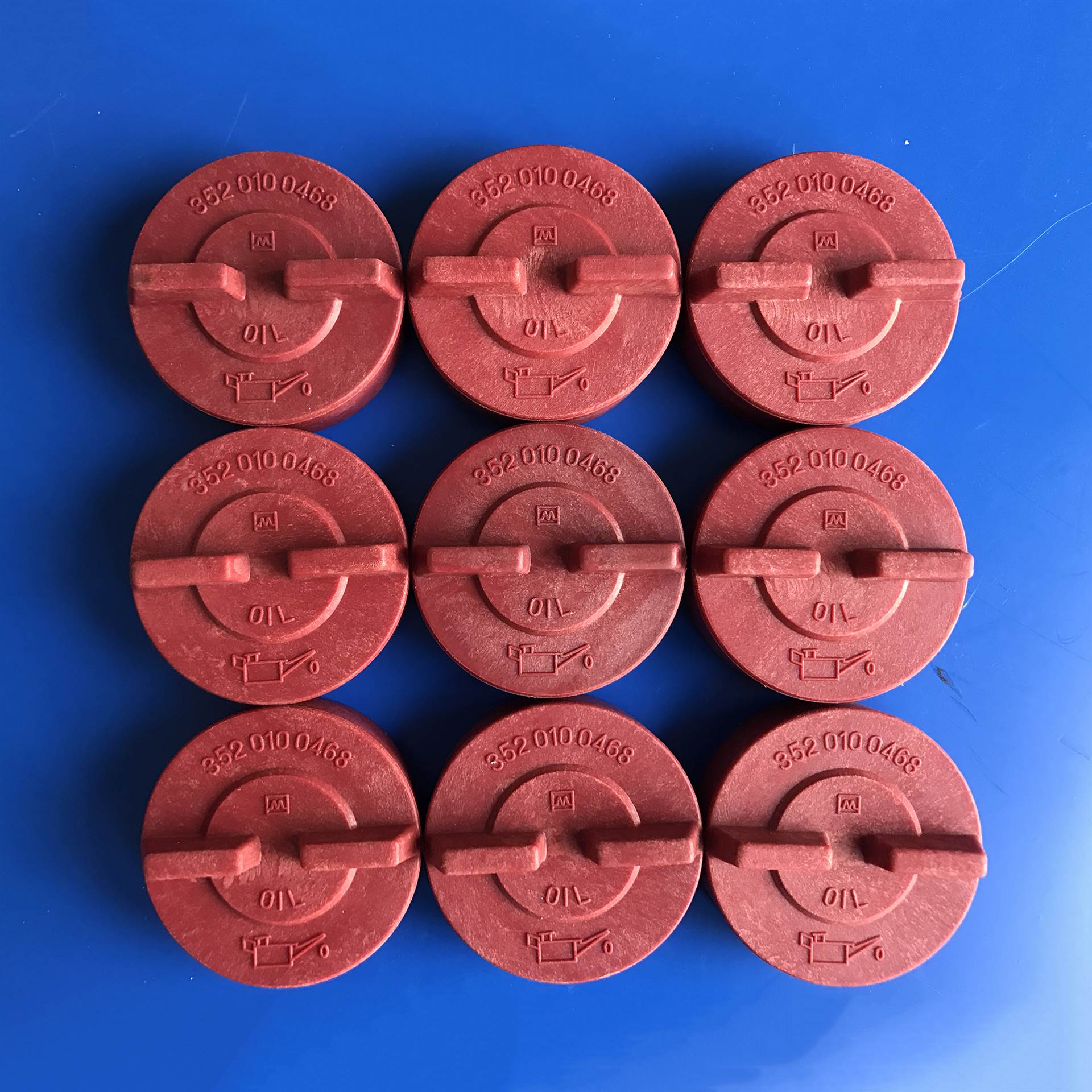 中联奔驰泵车配件 奔驰泵车发动机机油管盖 奔驰泵车发动机配件