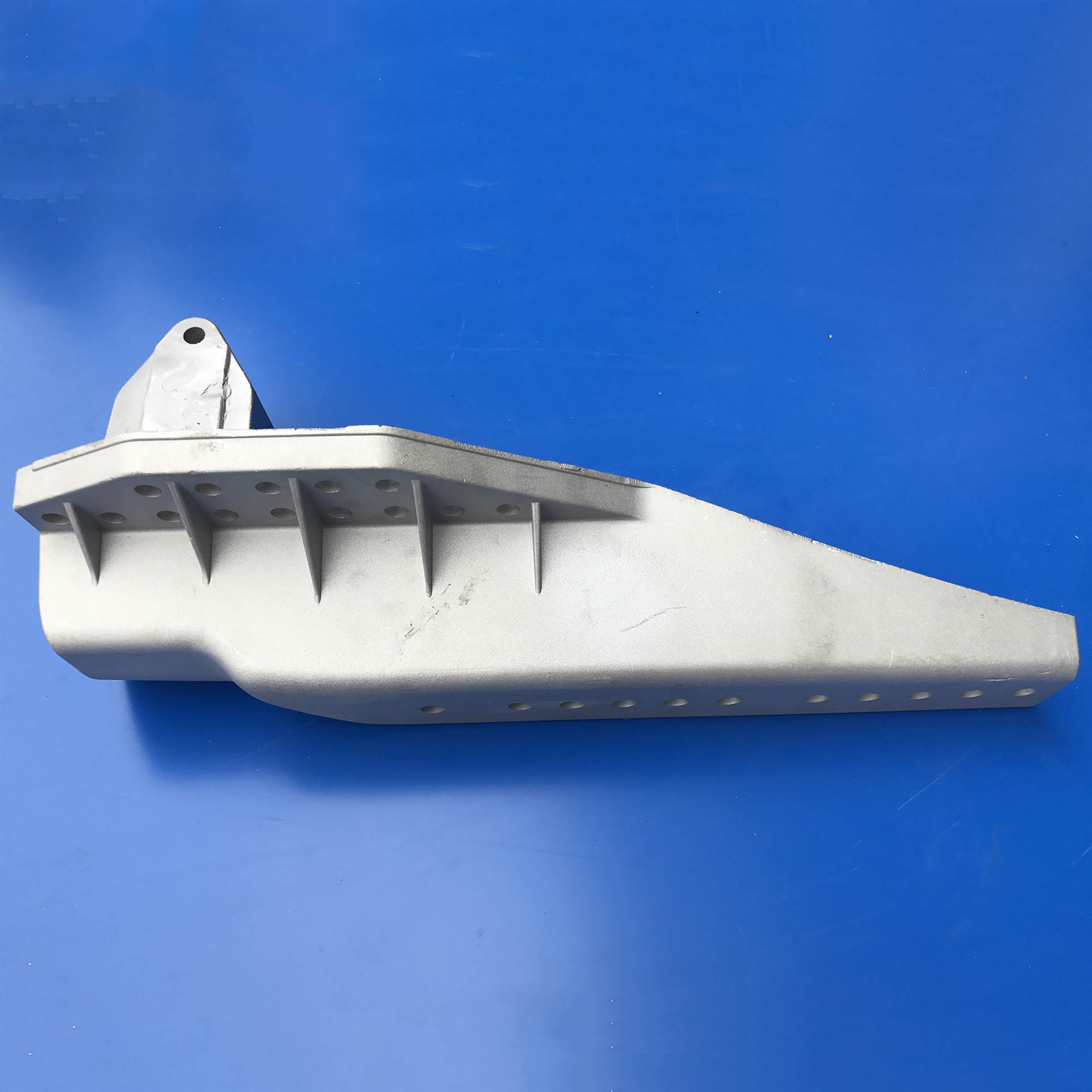 奔驰4141泵车脚踏板铝支架 奔驰泵车脚踏板支架 奔驰原厂配件