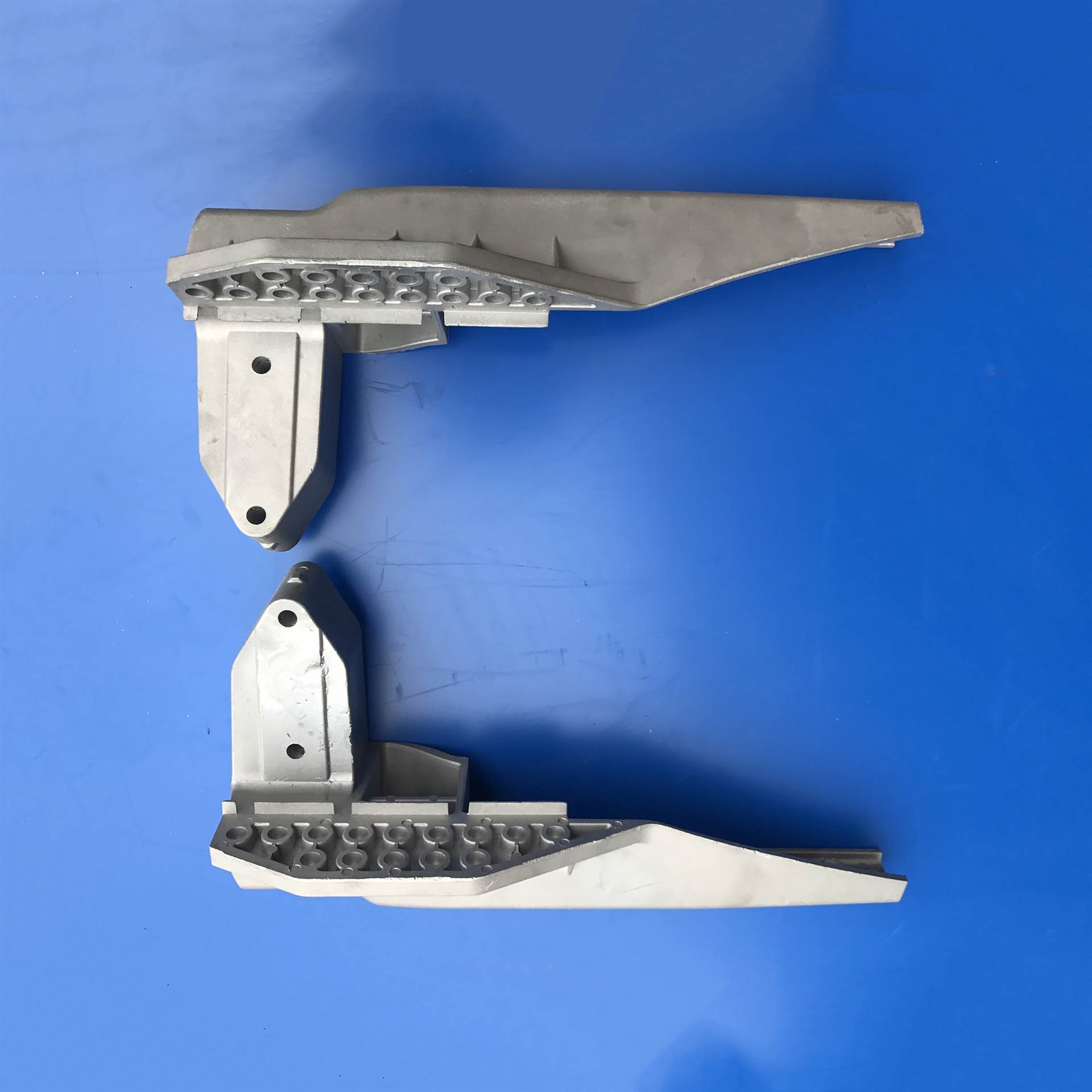 奔驰泵车脚踏板铝支架 奔驰4141/3341泵车踏板支架原厂配件