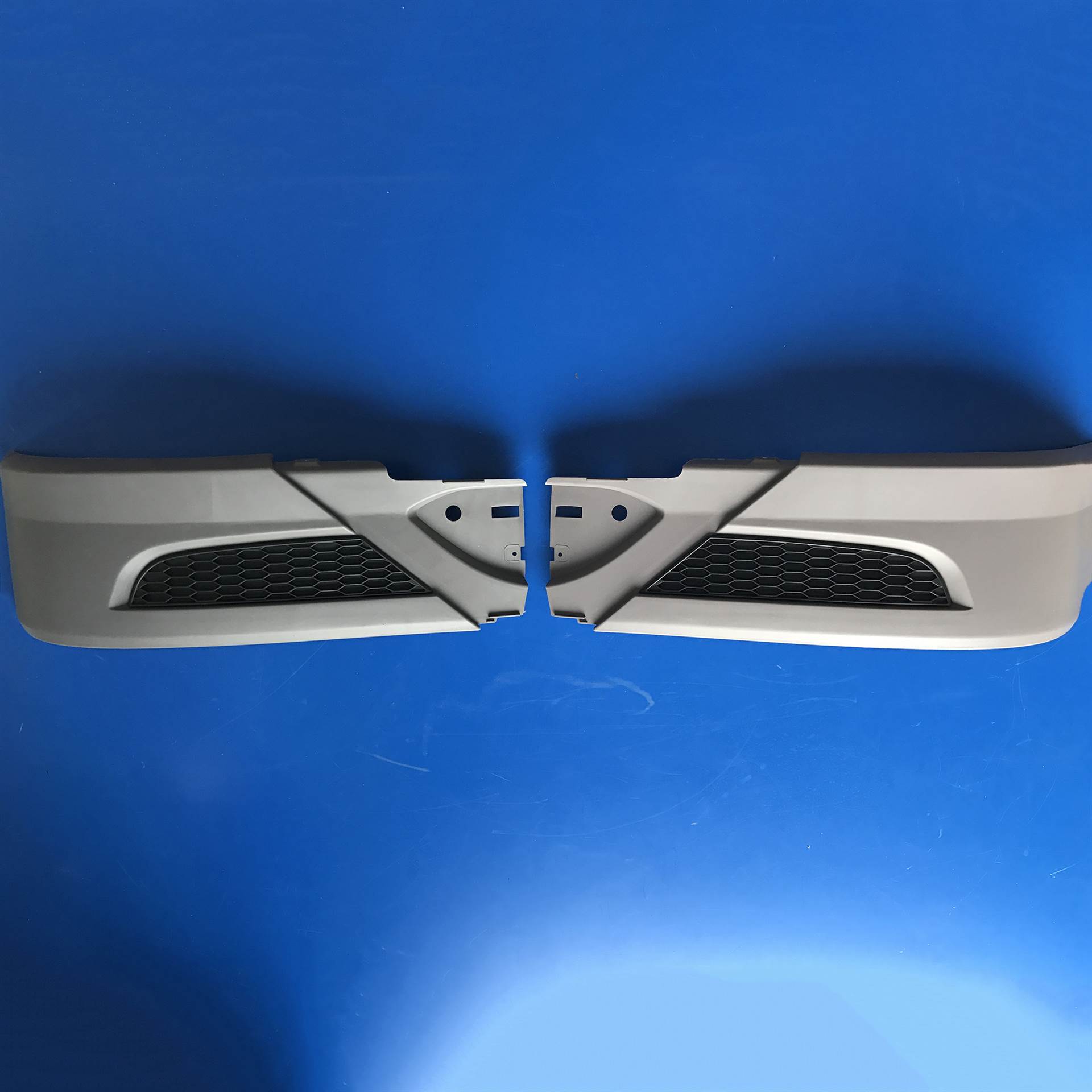 奔驰卡车配件 奔驰卡车保险杠下饰板 奔驰重卡配件供应商