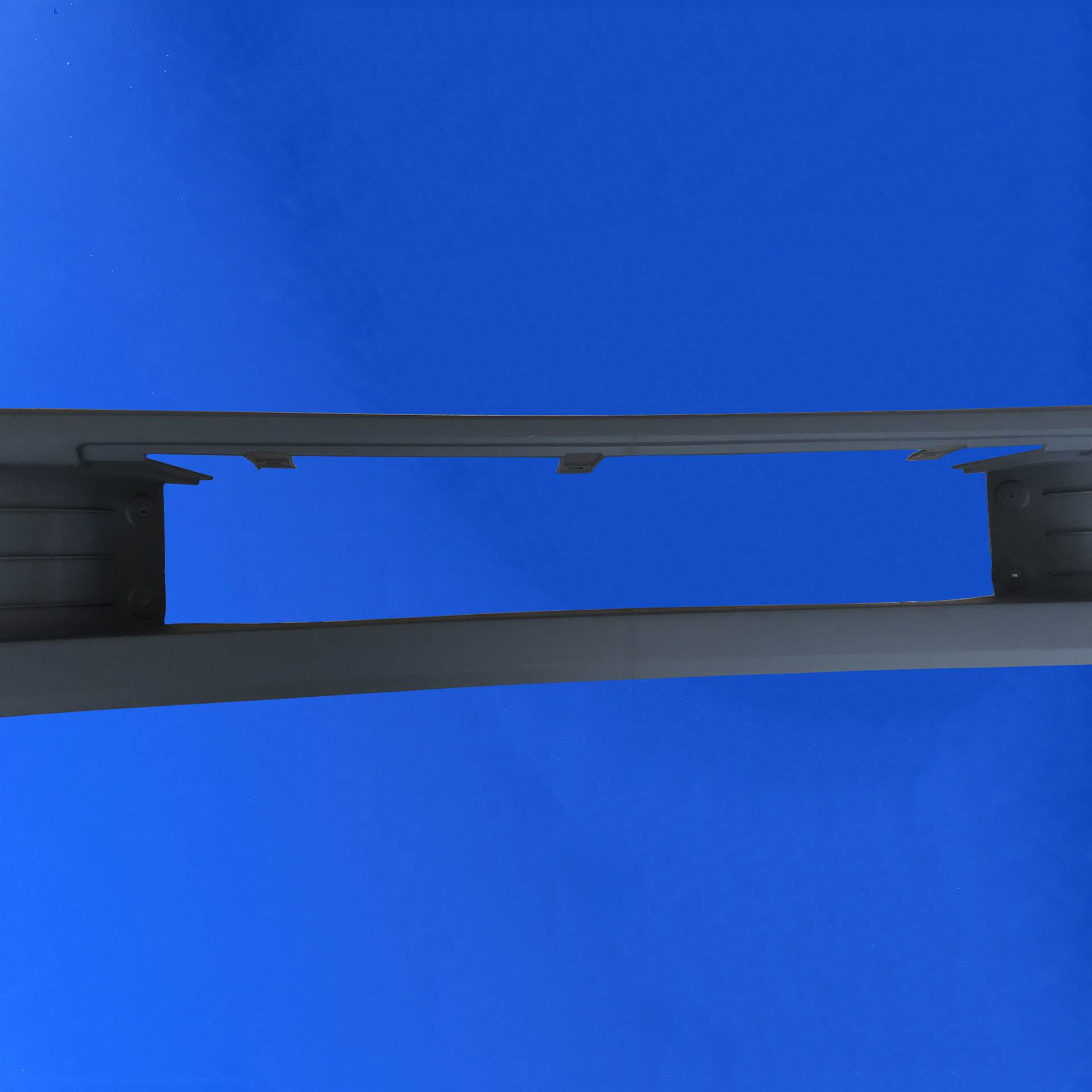 奔驰3341泵车配件 奔驰泵车保险杠下装饰板中段 奔驰泵车原厂配件