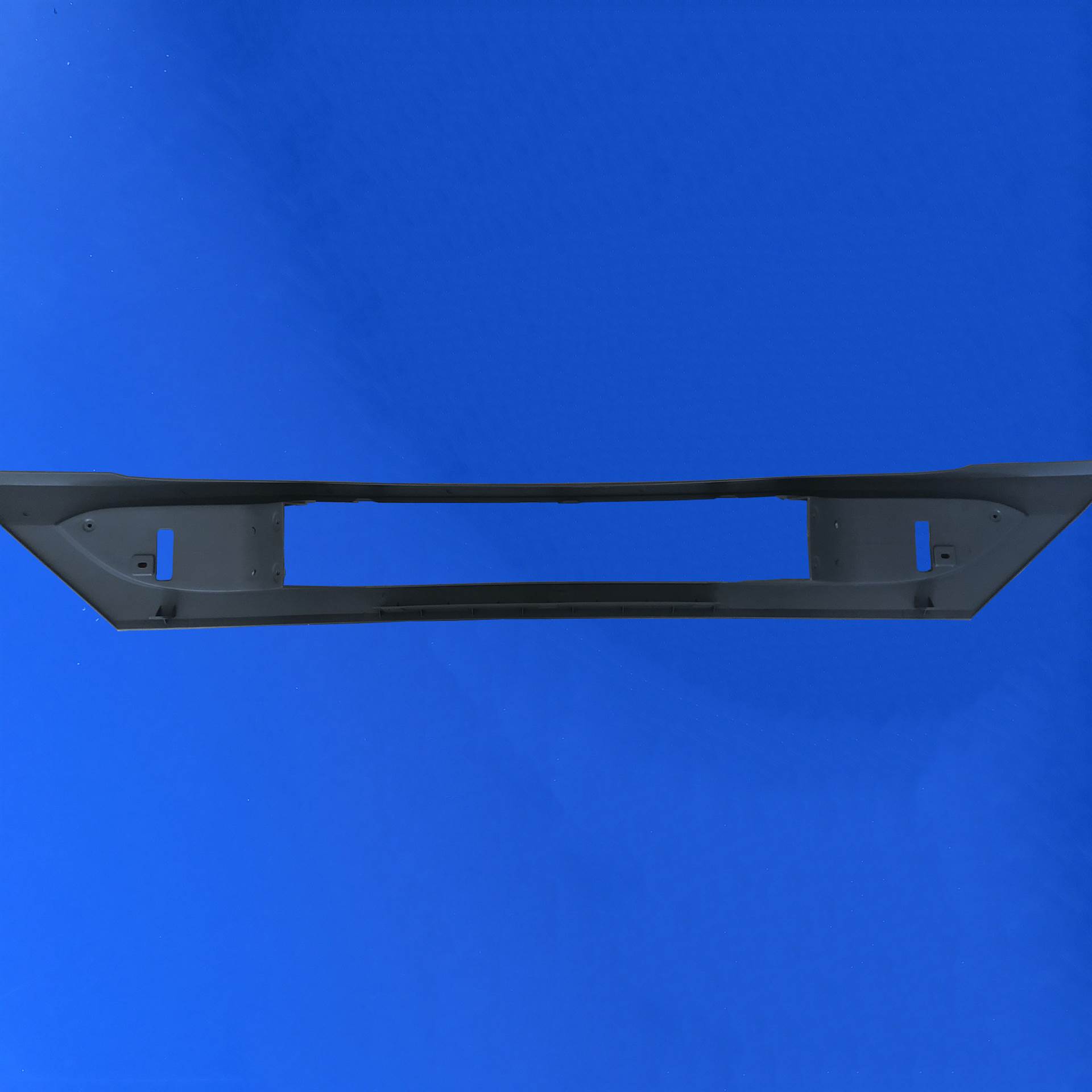 奔驰重卡配件 奔驰重卡保险杠下装饰板中断 奔驰配件供应商