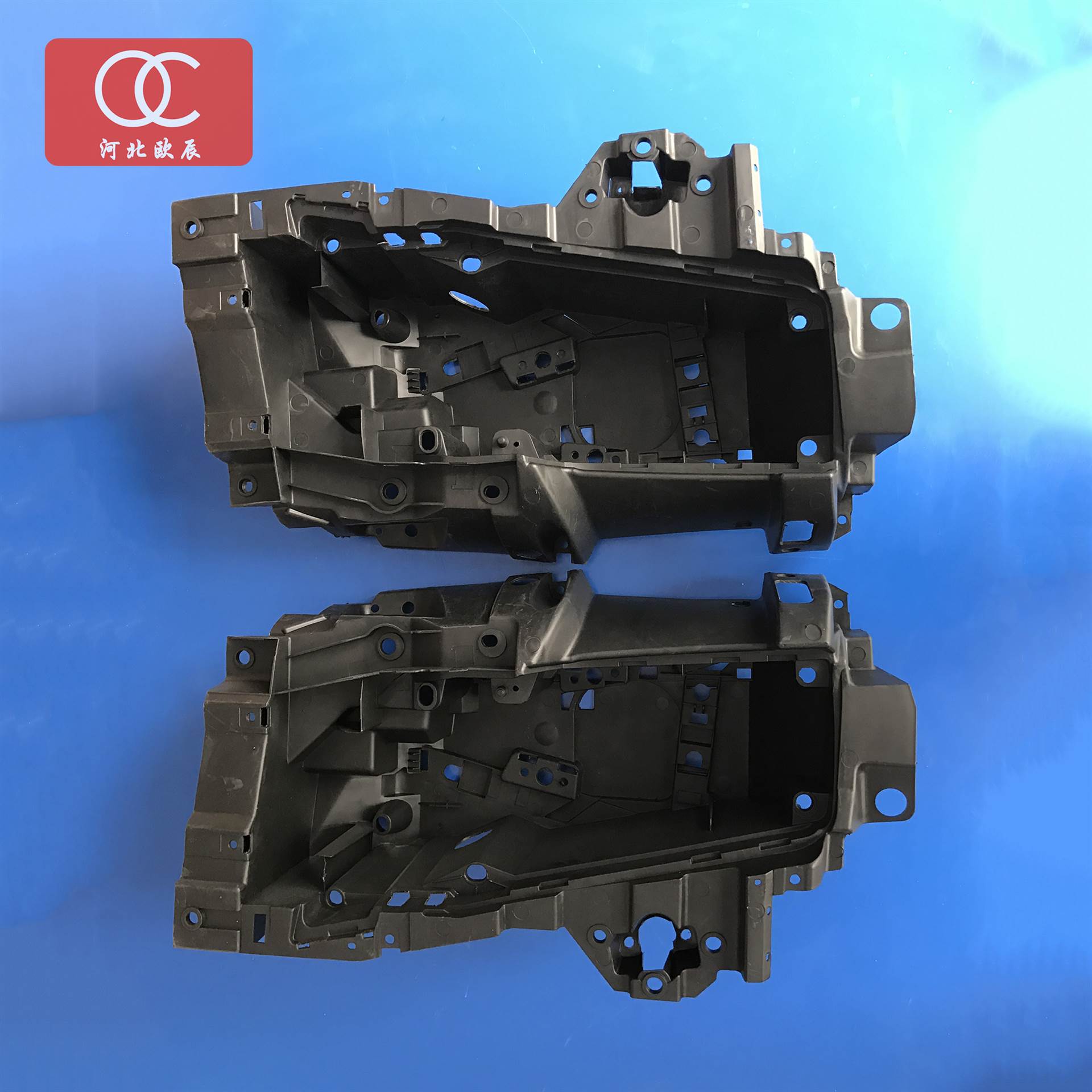 沃尔沃消防车配件 沃尔沃消防车大灯底座新款 沃尔沃原厂配件