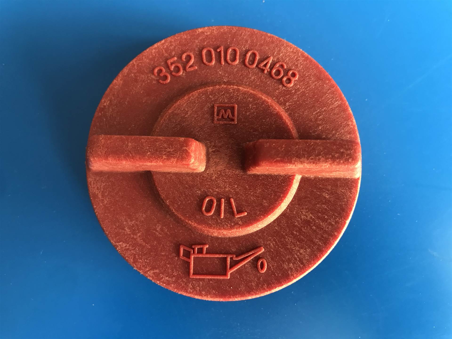 三一奔驰泵车配件 4141发动机机油盖子