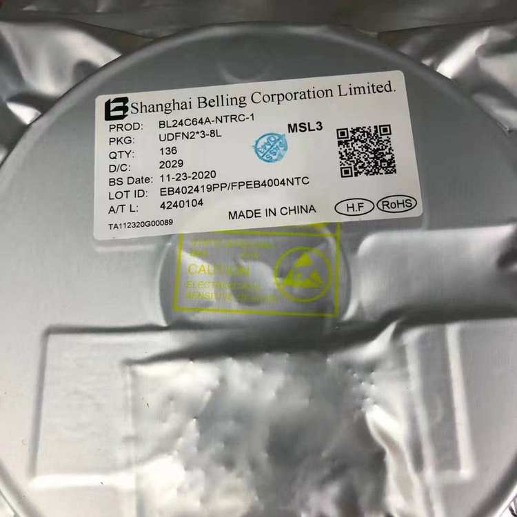 BL8568CB5ATR18低压差：300mV @ 300mA（典型值）; 精度±2%