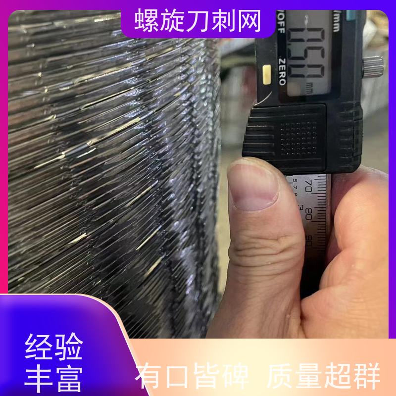 防护网带刺铁丝滚笼275g刀刺网高锌刀片刺丝安装