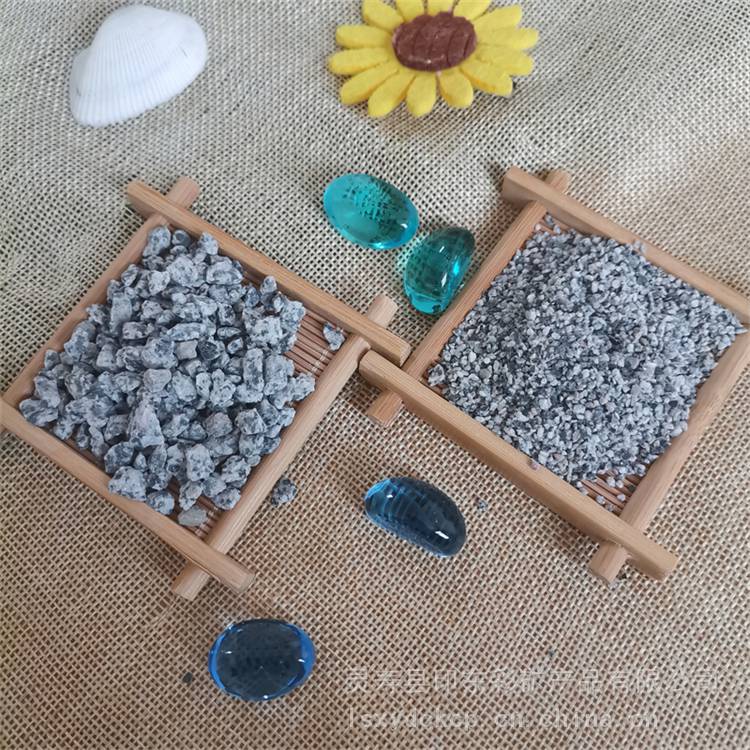 厂家供应花岗岩石子 三花 芝麻白 芝麻黑碎石用于园林景观 露营地铺石