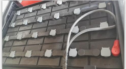 重庆叉车电池维修 电动叉车充电器修理 电瓶冲不起电处理 1吨2吨3吨电动叉车 