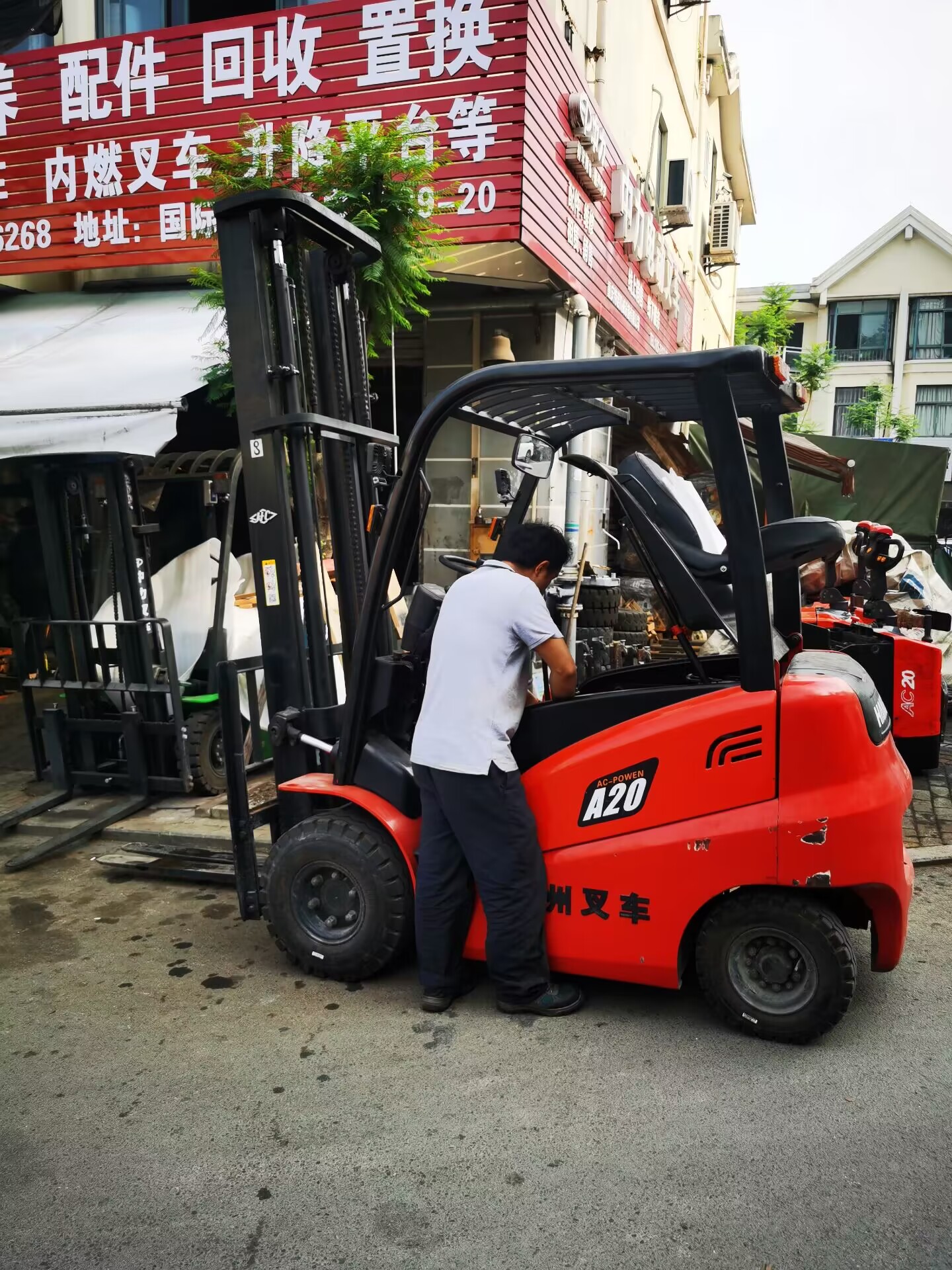 重庆电动叉车租赁 气体公司电动叉车租赁中 2吨3吨1,5吨液压叉车