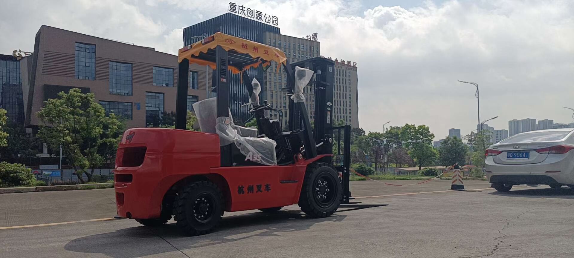 重庆蜘蛛车租赁 海克斯曲臂车高空作业 高位载重叉车租赁