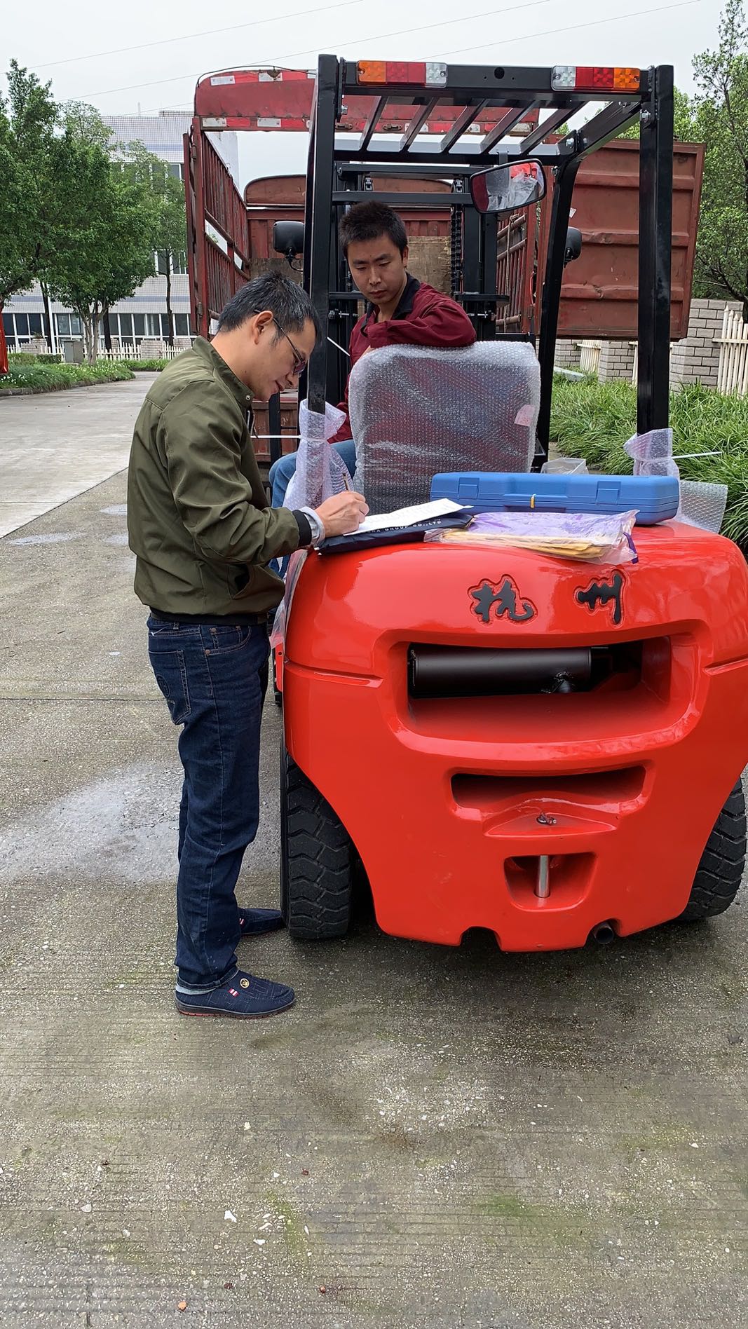 叉车出租 标准燃油叉车出租 3吨柴油叉车租赁 轮胎 保养 刹车