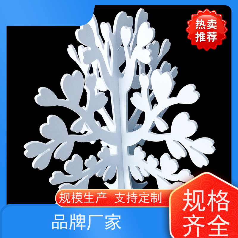 UV印刷PVC广告字雕刻镂空花形背板在展板制作中的特点