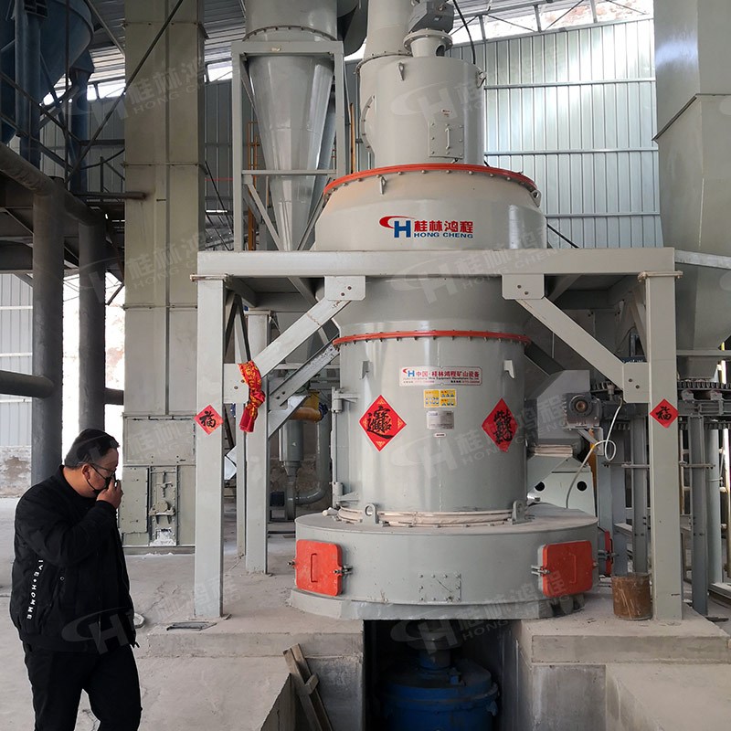 鸿程机械厂300 目石膏摆式磨易操作款式大型矿石加工用雷蒙磨机