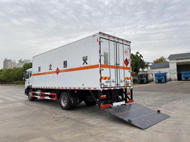 危险品香港港车运输公司 化学危险品吨车运输服务