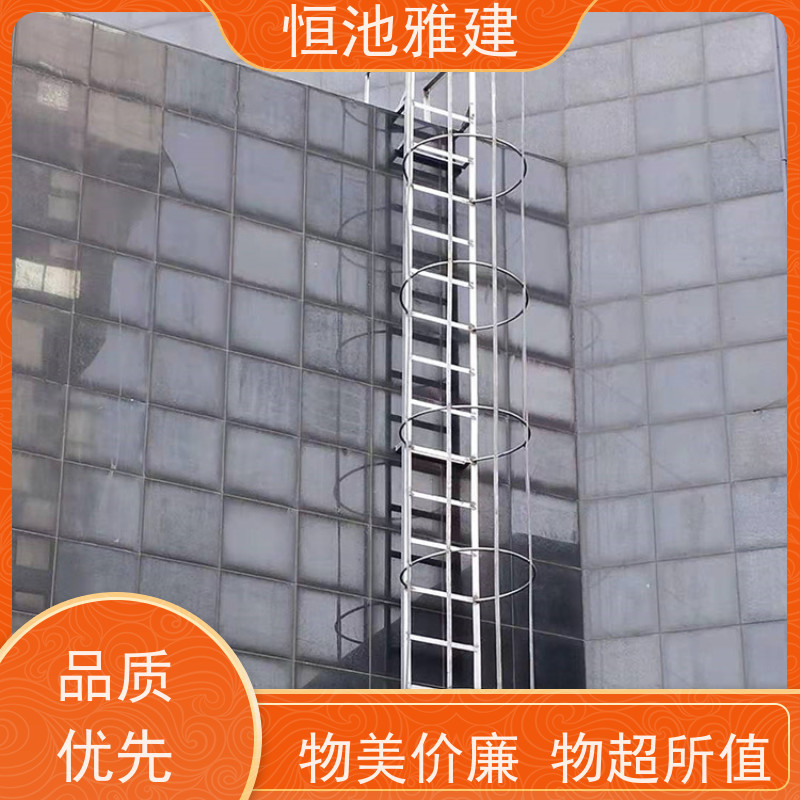 恒池雅建 阁楼楼梯 屋顶角钢检修爬梯 消防外跨楼梯 成本低安装便捷