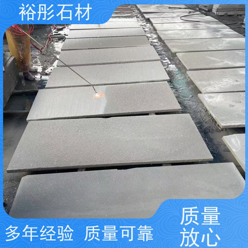 裕彤石材 园林公园 新矿灰白砂岩 定制超大摆件方料