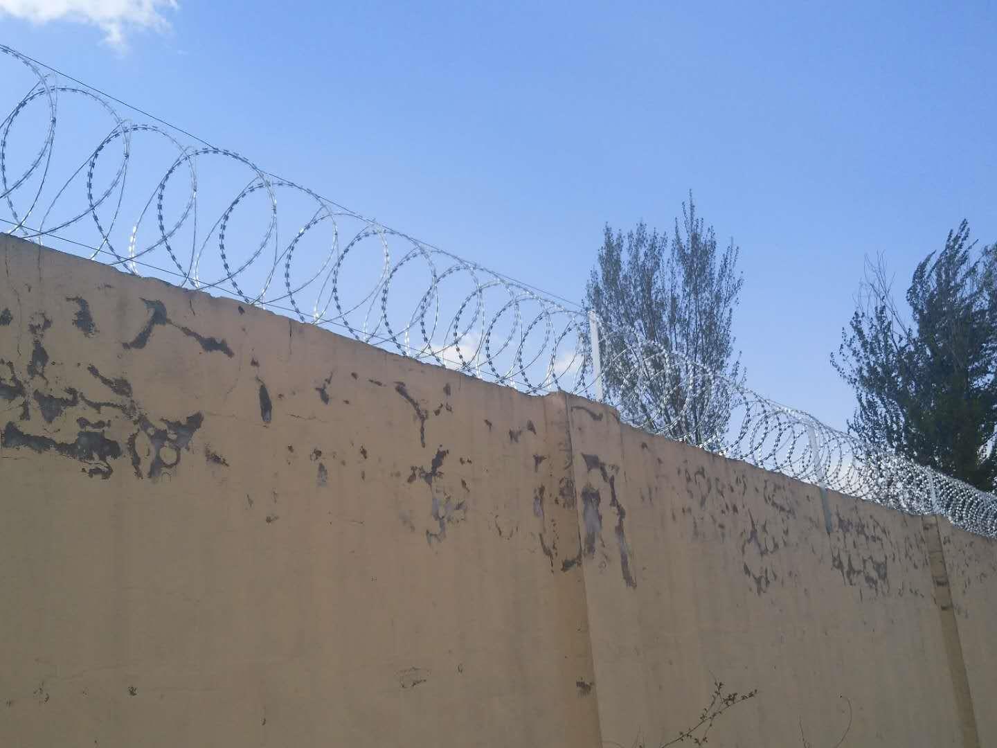 不锈钢滚笼防锈防护网275g刀刺网围墙防爬拉力刮刀防盗网材质