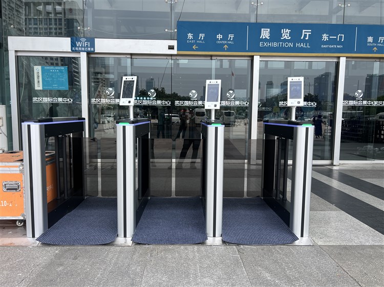 租赁闸机为建设峰展览会，打造顺畅的入场流程