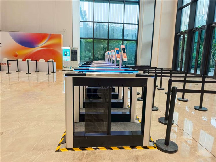 租赁闸机用于建设峰展览会，实现高效的门票管理