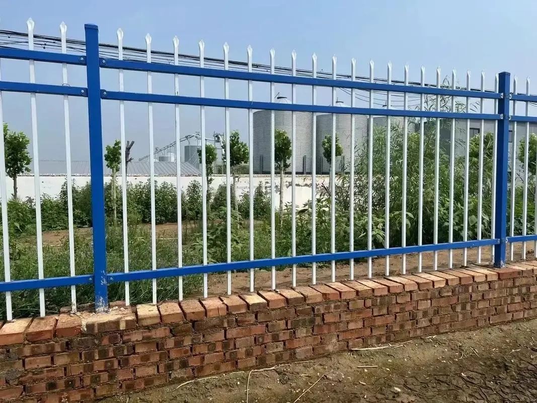 园区围墙栅栏庭院围栏网喷塑锌钢防护网使用寿命长