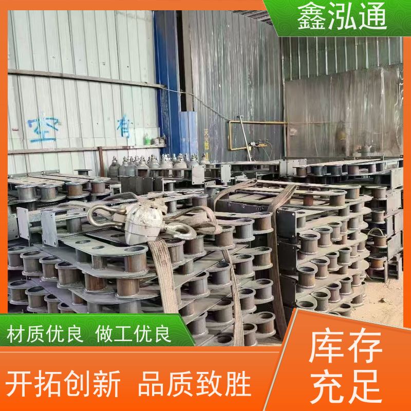 鑫泓通 桥梁护栏 公路两侧栅栏 品质保证 外形美观 维护成本低 